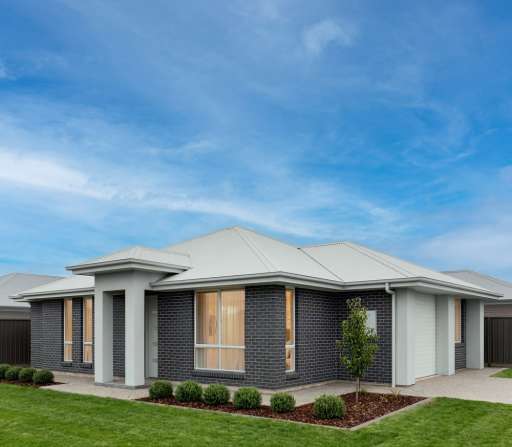 Entrance - Lot 590